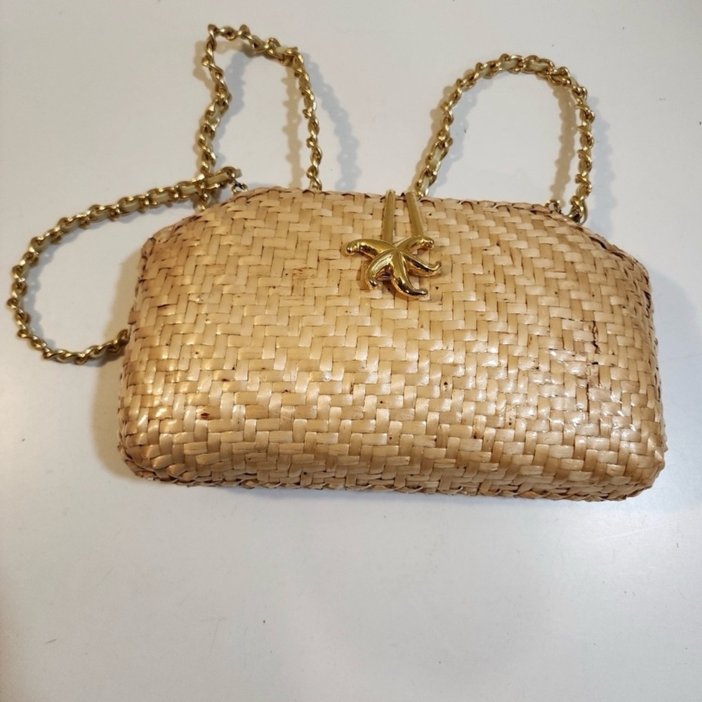 Chic Woven Crossbody Bag with Gold Chain & Palm Tree brass closure
